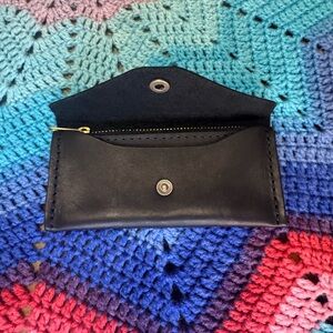 Portland Leather Goods Smooth Black Mini Zip Envelope Wallet